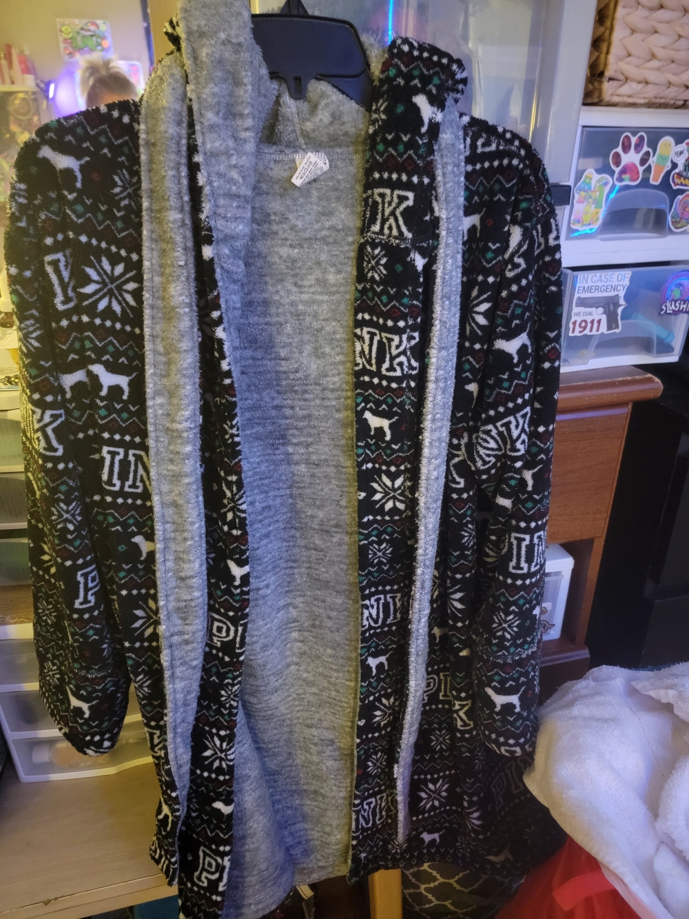 PINK Victoria's Secret Black and Gray Hooded Fleece Robe Excellent Condition